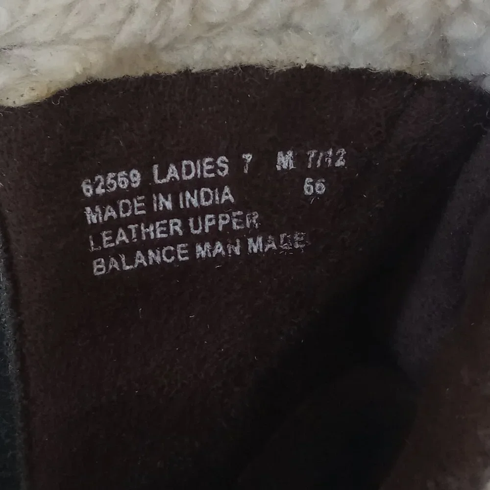 CLARKS Suede Sheba Newton Boots Taupe Color Womens Size 7